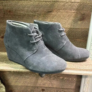 TOMS Women’s wedge ankle bootie size 8.5